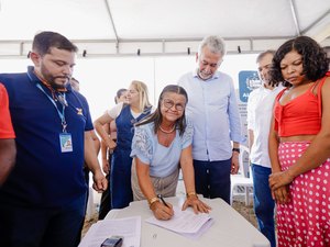 Dia histórico: Tia Júlia assina Ordem de Serviço para construção de 50 novas casas na Tabacaria