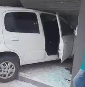 [Vídeo] Ladrões usam carro invadir e arrombar joalheria no Graciliano