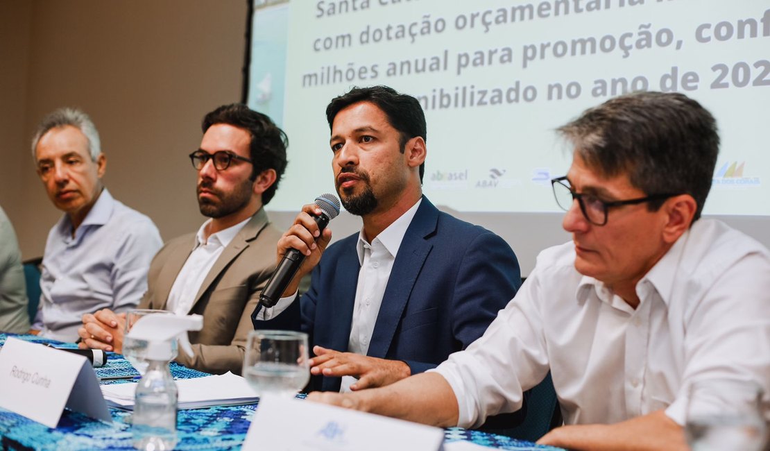 Caso eleito, Rodrigo Cunha promete revisar contrato do governo com a BRK