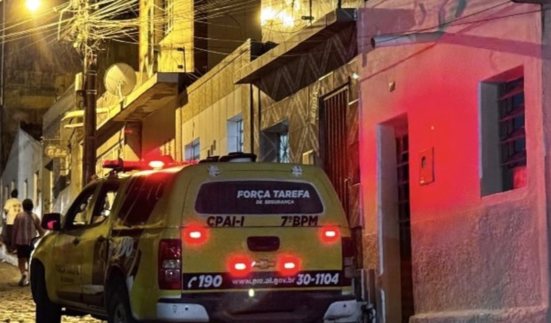 Homem é assassinado com diversos tiros na cabeça dentro de casa em Santana do Ipanema