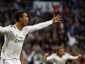 Real Madrid bate Levante e abre três pontos na liderança