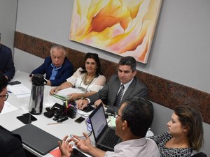 Sesau e Uncisal assinam termo para garantir abastecimento em unidades hospitalares