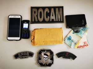 Homem é detido em van após ser flagrado com meio quilo de maconha