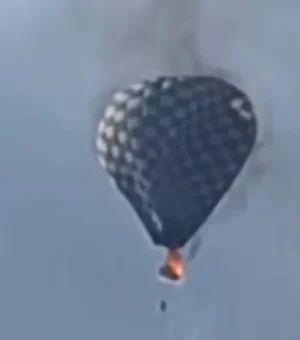 Vídeo mostra pessoa pendurada em balão em chamas antes de cair no México