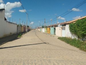 [Vídeo ] Dupla é presa após roubar vítima no bairro Verdes Campos