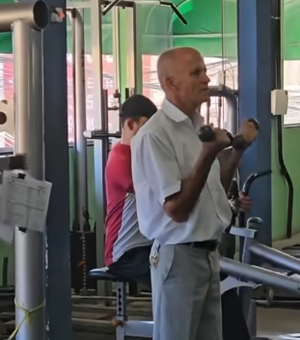 Idoso viraliza nas redes sociais ao mostrar evolução na musculação