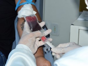 Equipes volantes do Hemoal promovem coletas sangue em Arapiraca e Coruripe nesta terça-feira