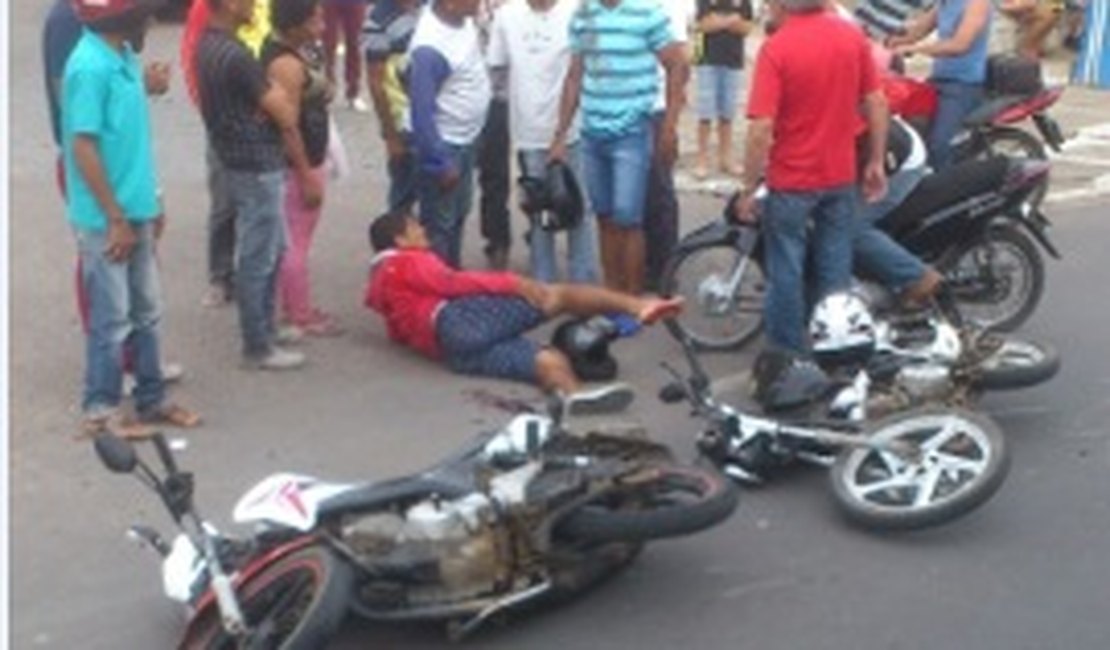 Motociclistas ficam feridos em colisão frontal em bairro de Arapiraca