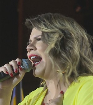 De licença-maternidade, Marília Mendonça lança música 'Graveto'