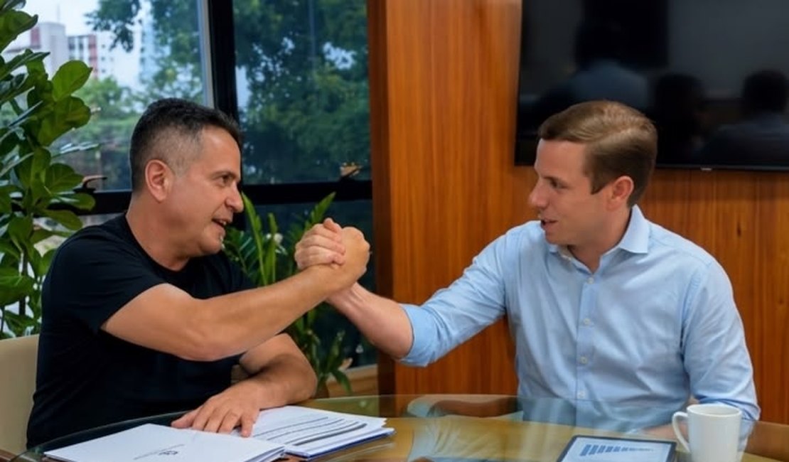 Aguardando apoio de Marlan a Renan Filho, Dantas recebe Arthur Albuquerque e anuncia obras para Limoeiro