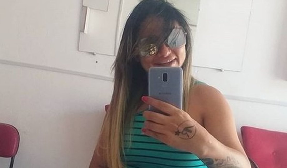 Cantora de forró passa mal e morre durante show no Piauí
