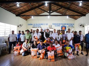 FPI promove palestra para pescadores e condutores de embarcação em Pão de Açúcar
