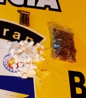 Jovem de 24 anos é preso com maconha, cocaína e munições em Maceió