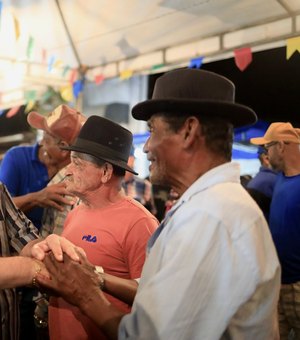 Bastinho Anacleto recebe apoio do povo de Taquarana durante festejos juninos