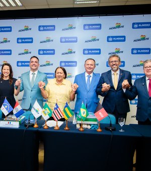 Em Maceió, governadores do Nordeste enaltecem Lula e adotam tom anti-Bolsonaro