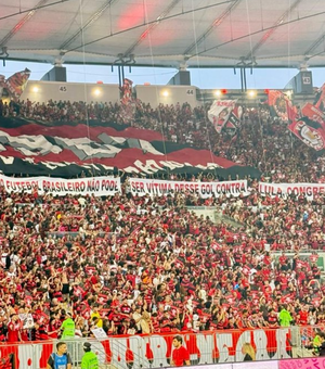 Torcida do Flamengo protesta contra Lula, Congresso e STF