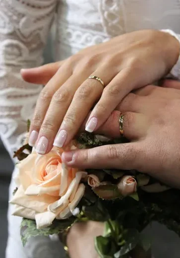 Número de mulheres que adotam sobrenome do marido cai 24% em duas décadas
