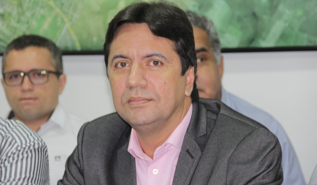 Elio Cavalcante deixa secretaria de Serviços Públicos para concorrer vaga na Câmara Municipal