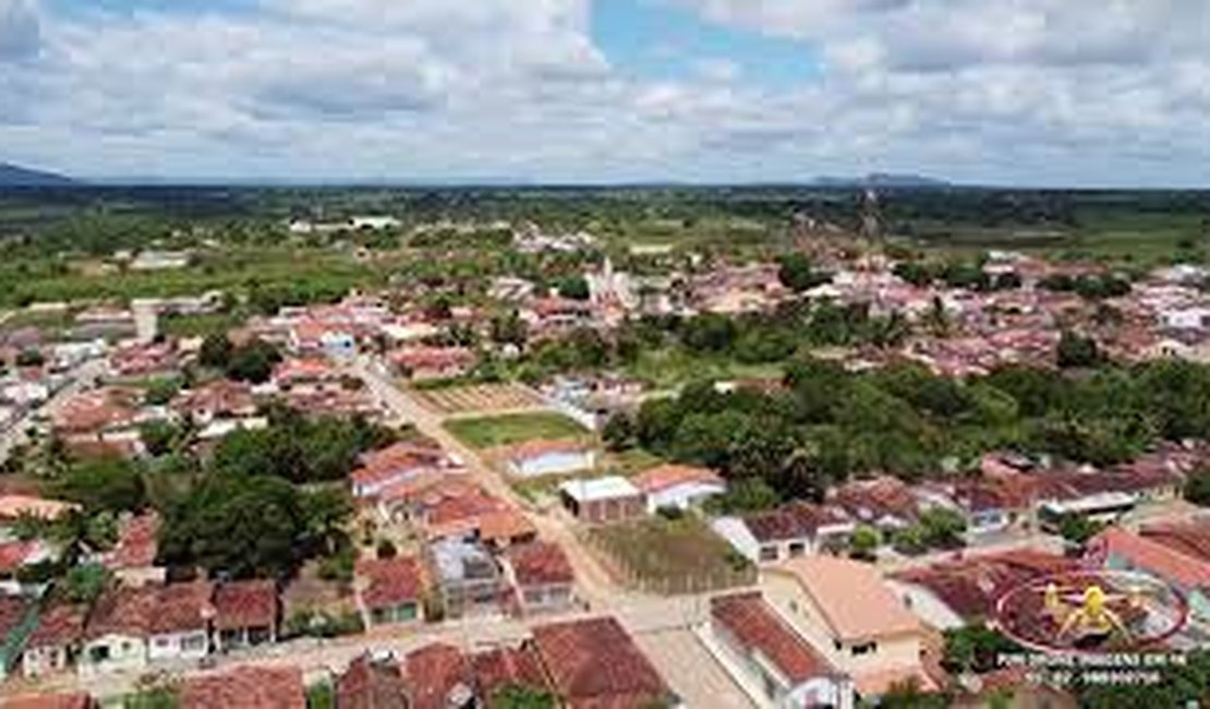 Profissionais da educação deliberam greve na volta ás aulas em Estrela de Alagoas