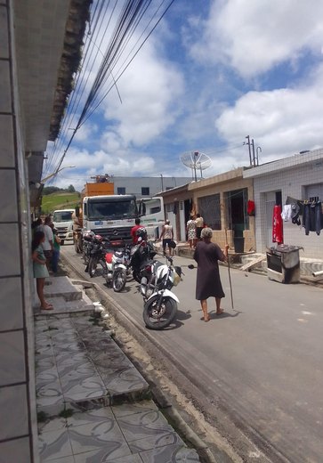 Botijão de gás pega fogo e incendia residência em Matriz de Camaragibe