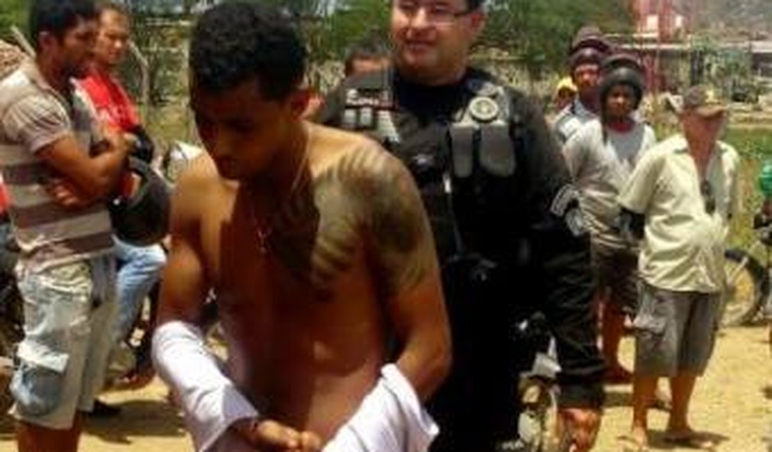 Assaltantes de Arapiraca trocam tiros com a polícia em Palmeira dos Índios, um deles morreu