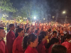 [Vídeo] Comunidade de Canafístula realiza a Procissão do Fogaréu pela primeira vez em Arapiraca