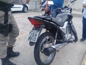Homem é preso na capital com moto de Delmiro Gouveia