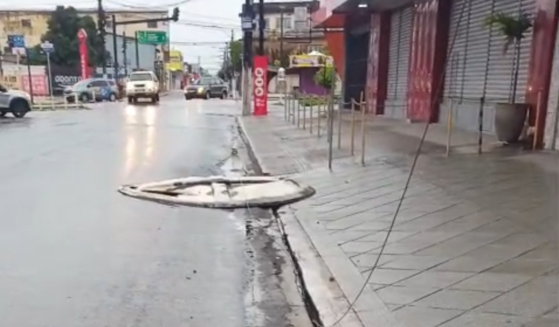 Cabo de alta tensão se rompe após chuvas e oferece risco em Arapiraca