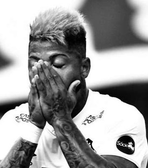 Alvo de racismo, alagoano Marinho chora e desabafa nas redes sociais