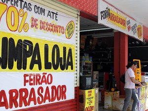 Liquidação: lojas dão descontos de até 70% para queimar estoque de 2016