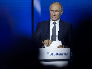 Putin defende suas forças, Ucrânia denuncia detenção ilegal de marinheiros