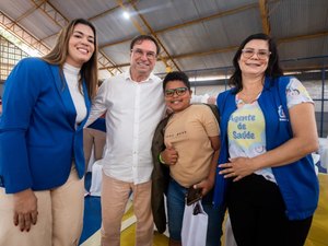 Luciano lança programa de saúde oftalmológica e entrega 265 óculos em Arapiraca