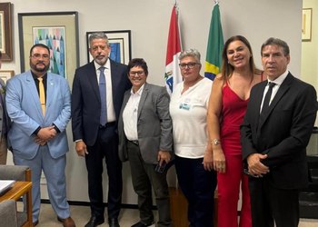 Autoescolas procuram Lira para frear projeto de Renan que libera aulas por CNH