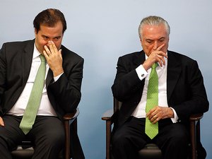Em reuniões privadas, Maia dá como irreversível queda de Temer
