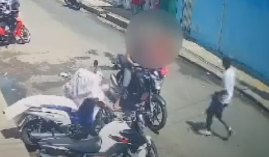 [Vídeo] Câmera flagra roubo de motocicleta em menos de 15 segundos, em Maceió