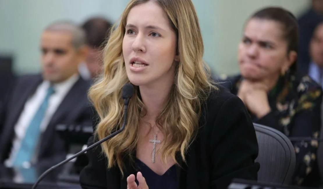PL de Cibele Moura exige consulta antes da aprovação automática em escolas estaduais