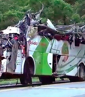 Acidente com ônibus de universitários deixa 16 mortos e 18 feridos em Mogi das Cruzes