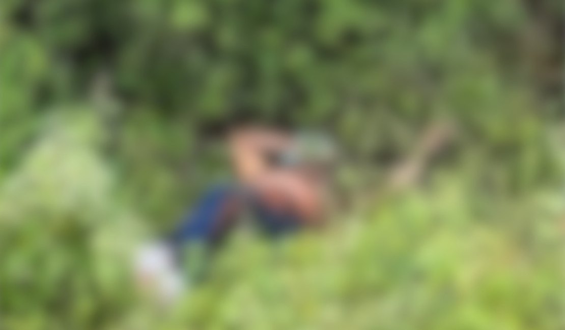Corpo é encontrado por populares às margens de estrada em Palmeira dos Índios