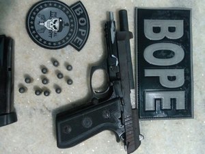Bope prende suspeitos com pistola 380