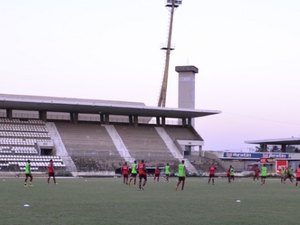 Isac diz que cobrança no elenco do CRB é grande e projeta recuperação