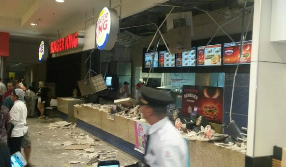 Teto da Burger King desaba e deixa seis feridos em shopping