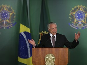Temer faz pronunciamento sobre importância do voto e da Constituição