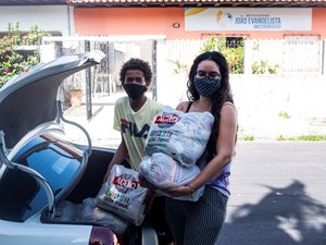 Campanha Brasil sem Fome distribui 2 mil cestas básicas em Maceió e Joaquim Gomes
