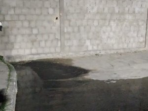 Moradores do Alto da Barra sofrem com vazamento de esgoto e mau cheiro