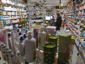 Covid-19: farmacêuticas levam multa por vender remédio acima do preço