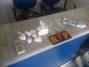 Recém-operada, mulher é presa por tráfico no Pinheiro 