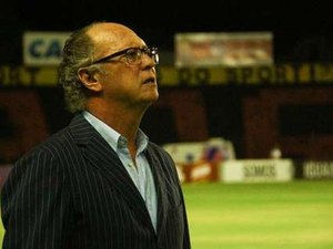 Ídolo no clube, Internacional anuncia treinador Paulo Roberto Falcão