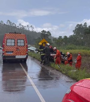 Acidente entre dois carros deixa condutor morto na Av. Cachoeira do Meirim