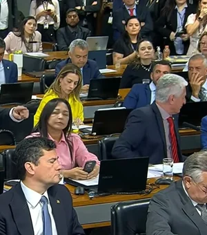 Presidente da CPMI do INSS reage a grito de petista: 'Não suba o tom'