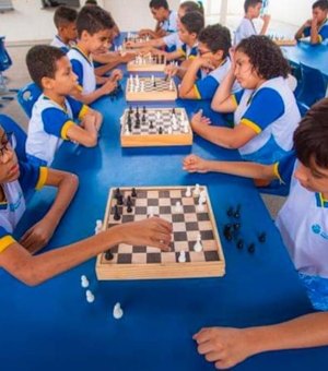 Alunos da rede municipal de Arapiraca desenvolvem habilidades com aulas de xadrez